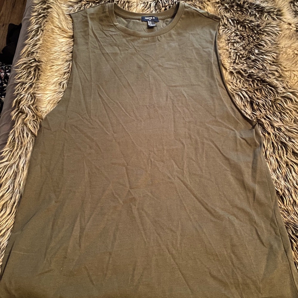 Green sleeveless T